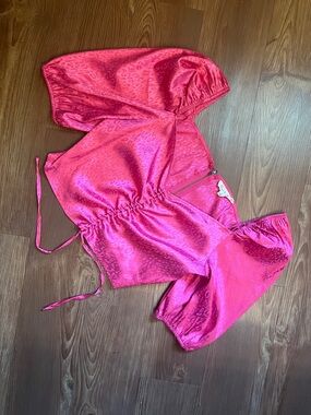 Vine & Love Hot Pink Satin Puff-Sleeve Crop Blouse